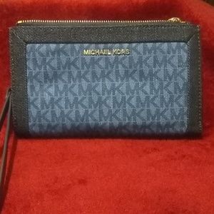 Brand New Michael Kors Wristlet /Wallet